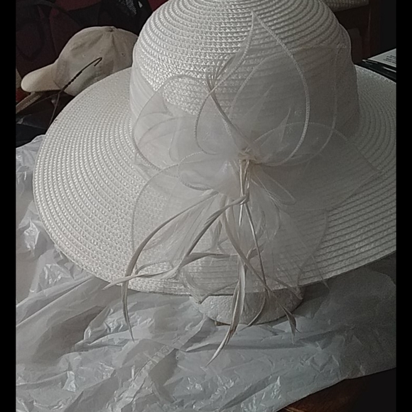 WHITE straw designer  W SATIN FLORAL EMBROIDERY - Picture 3 of 8